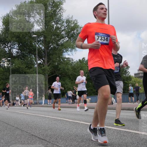 29.06.2025 - hella hamburg halbmarathon Luisa Fischer http://msf.ph/oto/8454344 29.06.2025 10:34:59 Kennedybrücke 18369, 14029, 549, 17342, 14, 7334, 538, 2672, 3358, 5496, 7295, 7334, 7816, 7898, 8304, 8538, 8757, 9882, 10421 meine-sportfotos.de