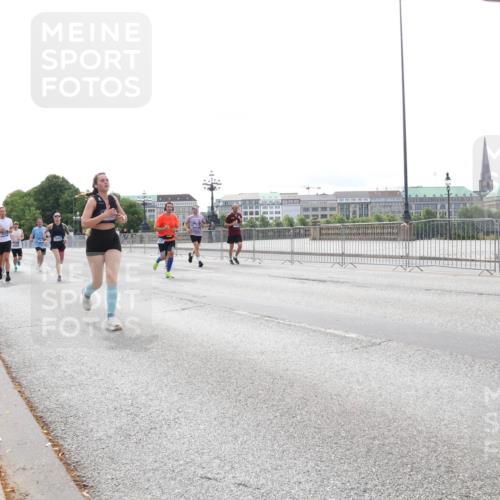 29.06.2025 - hella hamburg halbmarathon Lena Gebhardt http://msf.ph/oto/8454380 29.06.2025 10:31:14 Lombardsbrücke 17509, 1292, 1472, 1773, 1979, 2097, 2268, 2414, 2505, 2914, 3131, 4561, 4817, 5165, 5437, 5846, 5943, 6057, 6078, 6195, 6556, 6620, 6787, 7351, 7604, 7772, 8050, 8072, 8073, 8757, 9576, 10111, 10586, 10989, 11587, 11981, 11988, 12384, 12627, 14095, 14349, 14803, 15466, 15589, 15725, 16457, 16978, 17224, 17463, 17509, 17587, 17706, 17742, 17966, 19052, 19226 meine-sportfotos.de