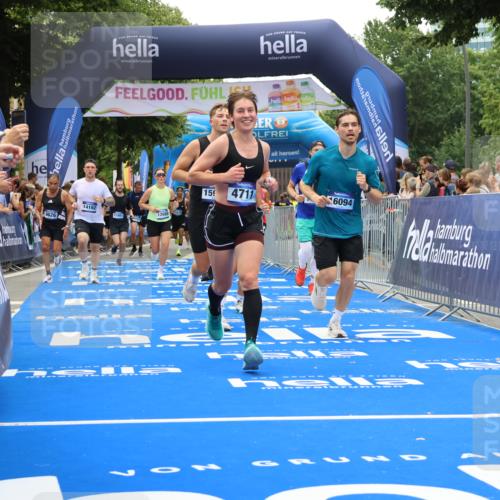 29.06.2025 - hella hamburg halbmarathon Strokosch-Dieckow http://msf.ph/oto/8454392 29.06.2025 10:48:07 Ziel 1086, 1914, 4324, 4601, 4711, 6377, 7599, 8916, 9544, 9626, 9638, 11211, 12685, 12706, 12724, 12747, 12808, 13570, 14192, 14814, 15590, 15629, 15973, 15981, 16094, 16149, 16269, 19127 meine-sportfotos.de