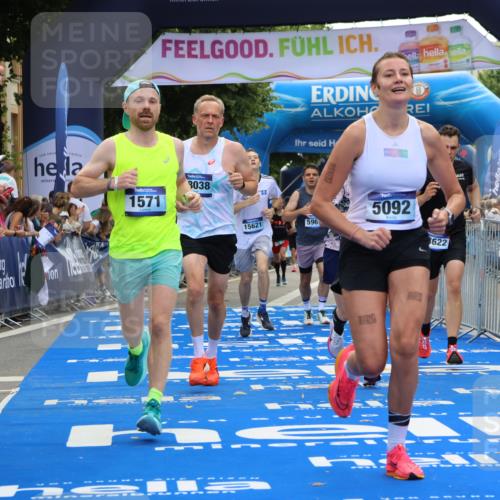 29.06.2025 - hella hamburg halbmarathon Strokosch-Dieckow http://msf.ph/oto/8454394 29.06.2025 10:36:39 Ziel 1571, 2121, 3809, 4865, 5092, 5961, 6529, 6915, 8121, 13343, 14622, 15621, 16523, 18038, 18733 meine-sportfotos.de