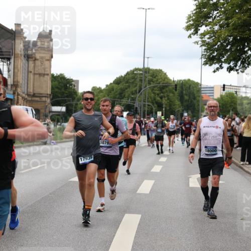 29.06.2025 - hella hamburg halbmarathon Yannick Fuchs http://msf.ph/oto/8454403 29.06.2025 10:56:10 20KM 1006, 1128, 1147, 1190, 1264, 1377, 1568, 1726, 3097, 3921, 4095, 4859, 5547, 6414, 6415, 6580, 6815, 7658, 8154, 9131, 9718, 9928, 10214, 10519, 10797, 11670, 11968, 12567, 13868, 13958, 14368, 14456, 14574, 15291, 15686, 15859, 15908, 16292, 16808, 17136, 17383, 17532, 17939, 17955, 18000, 18599, 18799, 18808, 18919, 19023 meine-sportfotos.de