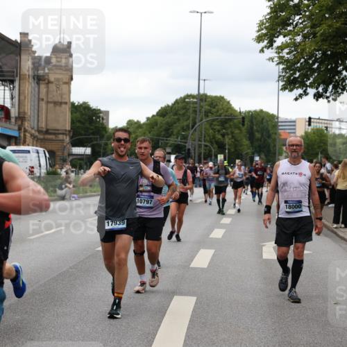 29.06.2025 - hella hamburg halbmarathon Yannick Fuchs http://msf.ph/oto/8454460 29.06.2025 10:56:10 20KM 1006, 1128, 1147, 1190, 1264, 1377, 1568, 1726, 3097, 3921, 4095, 4859, 5547, 6414, 6415, 6580, 6815, 7658, 8154, 9131, 9718, 9928, 10214, 10519, 10797, 11670, 11968, 12567, 13868, 13958, 14368, 14456, 14574, 15291, 15686, 15859, 15908, 16292, 16808, 17136, 17383, 17532, 17939, 17955, 18000, 18599, 18799, 18808, 18919, 19023 meine-sportfotos.de