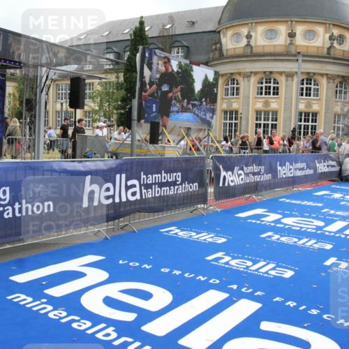 29.06.2025 - hella hamburg halbmarathon Michael Strokosch http://msf.ph/oto/8454489 29.06.2025 10:31:06 Ziel 5826, 10929, 16508 meine-sportfotos.de