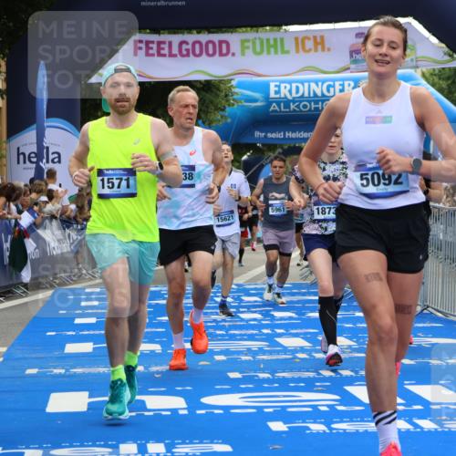 29.06.2025 - hella hamburg halbmarathon Strokosch-Dieckow http://msf.ph/oto/8454523 29.06.2025 10:36:40 Ziel 1571, 3809, 4865, 5092, 5961, 6529, 6915, 13343, 14622, 15621, 16523, 18038, 18733 meine-sportfotos.de