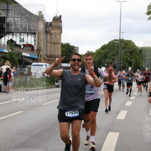 29.06.2025 - hella hamburg halbmarathon Yannick Fuchs http://msf.ph/oto/8454549 29.06.2025 10:56:11 20KM 1006, 1128, 1190, 1264, 1377, 1568, 1726, 3097, 3921, 4859, 5547, 6414, 6415, 6580, 6815, 7658, 8154, 9131, 9718, 9928, 10214, 10519, 10797, 11670, 11968, 12567, 13868, 13958, 14368, 14456, 14574, 15291, 15686, 15859, 15908, 16292, 16808, 17136, 17383, 17532, 17939, 17955, 18000, 18599, 18808, 18919, 19023 meine-sportfotos.de
