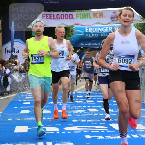 29.06.2025 - hella hamburg halbmarathon Strokosch-Dieckow http://msf.ph/oto/8454555 29.06.2025 10:36:40 Ziel 1571, 3809, 4865, 5092, 5961, 6529, 6915, 13343, 14622, 15621, 16523, 18038, 18733 meine-sportfotos.de