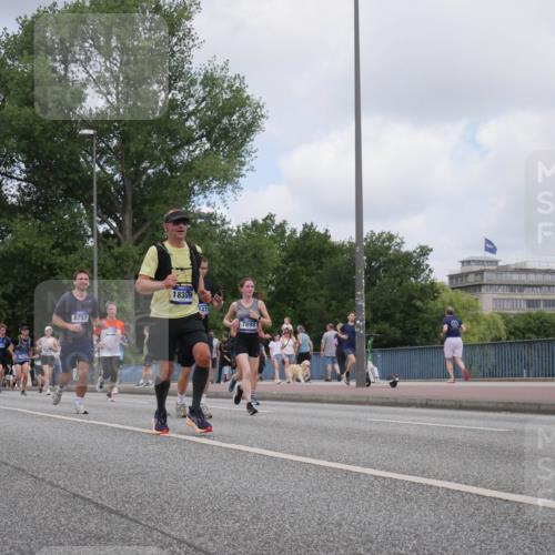 29.06.2025 - hella hamburg halbmarathon Luisa Fischer http://msf.ph/oto/8454562 29.06.2025 10:35:03 Kennedybrücke 8757, 14105, 18369, 471, 7898, 4924, 5496, 7344, 7898, 8538, 8757, 9604 meine-sportfotos.de