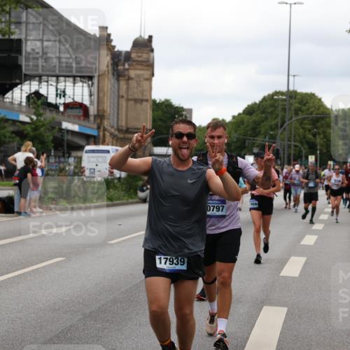 29.06.2025 - hella hamburg halbmarathon Yannick Fuchs http://msf.ph/oto/8454579 29.06.2025 10:56:11 20KM 1006, 1128, 1190, 1264, 1377, 1568, 1726, 3097, 3921, 4859, 5547, 6414, 6415, 6580, 6815, 7658, 8154, 9131, 9718, 9928, 10214, 10519, 10797, 11670, 11968, 12567, 13868, 13958, 14368, 14456, 14574, 15291, 15686, 15859, 15908, 16292, 16808, 17136, 17383, 17532, 17939, 17955, 18000, 18599, 18808, 18919, 19023 meine-sportfotos.de