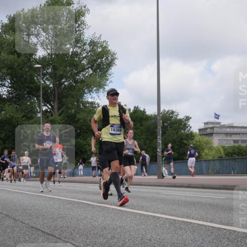 29.06.2025 - hella hamburg halbmarathon Luisa Fischer http://msf.ph/oto/8454587 29.06.2025 10:35:03 Kennedybrücke 3752, 8757, 4105, 18369, 7898, 4924, 5496, 7344, 7898, 8538, 8757, 9604 meine-sportfotos.de