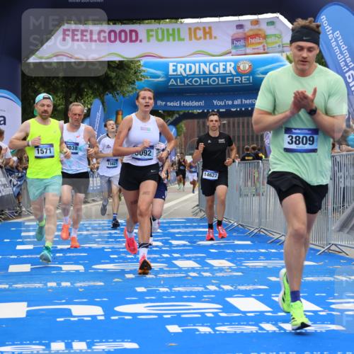 29.06.2025 - hella hamburg halbmarathon Strokosch-Dieckow http://msf.ph/oto/8454588 29.06.2025 10:36:38 Ziel 1571, 2121, 3809, 5092, 5961, 6915, 8121, 14622, 15621, 16523, 18038, 18733 meine-sportfotos.de