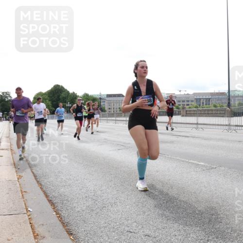 29.06.2025 - hella hamburg halbmarathon Lena Gebhardt http://msf.ph/oto/8454602 29.06.2025 10:31:15 Lombardsbrücke 17509, 38, 1292, 1472, 1773, 1979, 2097, 2268, 2414, 2505, 2914, 3131, 4561, 4817, 5165, 5437, 5846, 5943, 6057, 6078, 6195, 6546, 6556, 6620, 6787, 7351, 7604, 7772, 8050, 8072, 8073, 8757, 9576, 10111, 10586, 10989, 11587, 11981, 11988, 12384, 12627, 13724, 14095, 14349, 14803, 15466, 15589, 15725, 16457, 16978, 17224, 17463, 17509, 17517, 17587, 17706, 17742, 17966, 19052, 19226 meine-sportfotos.de