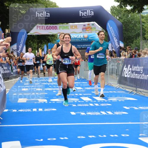 29.06.2025 - hella hamburg halbmarathon Strokosch-Dieckow http://msf.ph/oto/8454623 29.06.2025 10:48:06 Ziel 1086, 1914, 4324, 4601, 4711, 6377, 8916, 9544, 9626, 9638, 12685, 12706, 12724, 12747, 12808, 13570, 14192, 14814, 15590, 15973, 15981, 16094, 16149, 16269, 18206, 18922 meine-sportfotos.de