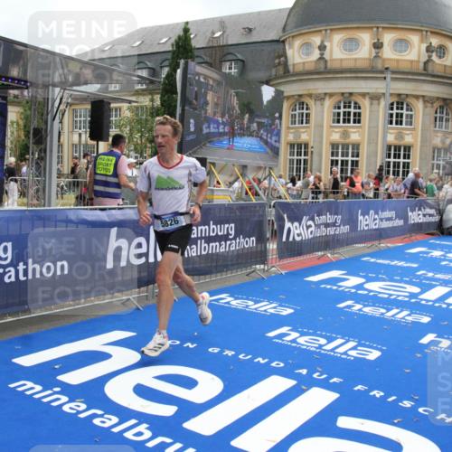 29.06.2025 - hella hamburg halbmarathon Michael Strokosch http://msf.ph/oto/8454626 29.06.2025 10:31:10 Ziel 3201, 5826, 10929, 13754, 18177 meine-sportfotos.de