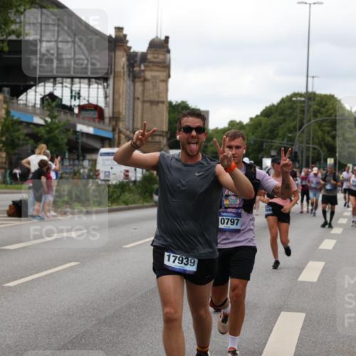 29.06.2025 - hella hamburg halbmarathon Yannick Fuchs http://msf.ph/oto/8454633 29.06.2025 10:56:11 20KM 1006, 1128, 1190, 1264, 1377, 1568, 1726, 3097, 3921, 4859, 5547, 6414, 6415, 6580, 6815, 7658, 8154, 9131, 9718, 9928, 10214, 10519, 10797, 11670, 11968, 12567, 13868, 13958, 14368, 14456, 14574, 15291, 15686, 15859, 15908, 16292, 16808, 17136, 17383, 17532, 17939, 17955, 18000, 18599, 18808, 18919, 19023 meine-sportfotos.de