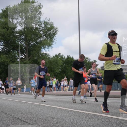 29.06.2025 - hella hamburg halbmarathon Luisa Fischer http://msf.ph/oto/8454645 29.06.2025 10:35:04 Kennedybrücke 8757, 1547, 7898, 18359, 3752, 4924, 5496, 7344, 7570, 7695, 7898, 8757, 9604 meine-sportfotos.de