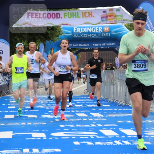 29.06.2025 - hella hamburg halbmarathon Strokosch-Dieckow http://msf.ph/oto/8454660 29.06.2025 10:36:38 Ziel 1571, 2121, 3809, 5092, 5961, 6915, 8121, 14622, 15621, 16523, 18038, 18733 meine-sportfotos.de