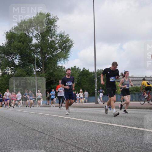 29.06.2025 - hella hamburg halbmarathon Luisa Fischer http://msf.ph/oto/8454677 29.06.2025 10:35:05 Kennedybrücke 14105, 8757, 15471, 183, 3752, 4924, 5496, 5743, 7344, 7570, 7695, 7898, 8757, 9604 meine-sportfotos.de