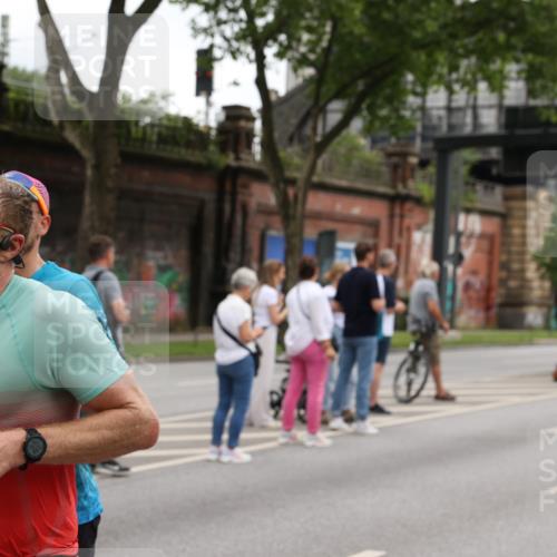 29.06.2025 - hella hamburg halbmarathon Yannick Fuchs http://msf.ph/oto/8454688 29.06.2025 10:56:11 20KM 1006, 1128, 1190, 1264, 1377, 1568, 1726, 3097, 3921, 4859, 5547, 6414, 6415, 6580, 6815, 7658, 8154, 9131, 9718, 9928, 10214, 10519, 10797, 11670, 11968, 12567, 13868, 13958, 14368, 14456, 14574, 15291, 15686, 15859, 15908, 16292, 16808, 17136, 17383, 17532, 17939, 17955, 18000, 18599, 18808, 18919, 19023 meine-sportfotos.de