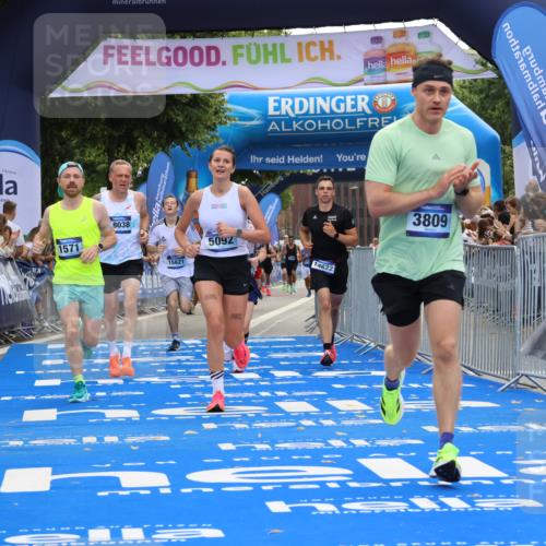 29.06.2025 - hella hamburg halbmarathon Strokosch-Dieckow http://msf.ph/oto/8454699 29.06.2025 10:36:38 Ziel 1571, 2121, 3809, 5092, 5961, 6915, 8121, 14622, 15621, 16523, 18038, 18733 meine-sportfotos.de