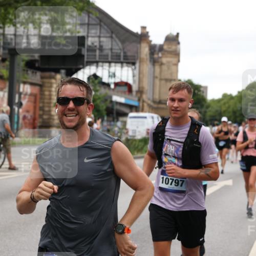 29.06.2025 - hella hamburg halbmarathon Yannick Fuchs http://msf.ph/oto/8454713 29.06.2025 10:56:12 20KM 1006, 1128, 1190, 1264, 1377, 1568, 1726, 3097, 3921, 4859, 5547, 6414, 6415, 6580, 6815, 7658, 8154, 9131, 9718, 9928, 10214, 10519, 10797, 11670, 11968, 12567, 13868, 13958, 14368, 14456, 14574, 15291, 15686, 15859, 15908, 16292, 16808, 17136, 17383, 17532, 17939, 17955, 18000, 18599, 18808, 18919, 19023 meine-sportfotos.de