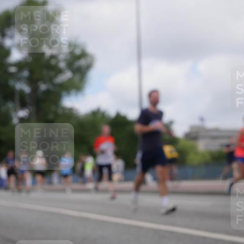 29.06.2025 - hella hamburg halbmarathon Luisa Fischer http://msf.ph/oto/8454733 29.06.2025 10:35:06 Kennedybrücke 3752, 4314, 4924, 5496, 5601, 5743, 7344, 7570, 7695, 7898, 8757, 9604 meine-sportfotos.de
