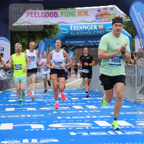 29.06.2025 - hella hamburg halbmarathon Strokosch-Dieckow http://msf.ph/oto/8454745 29.06.2025 10:36:38 Ziel 1571, 2121, 3809, 5092, 5961, 6915, 8121, 14622, 15621, 16523, 18038, 18733 meine-sportfotos.de
