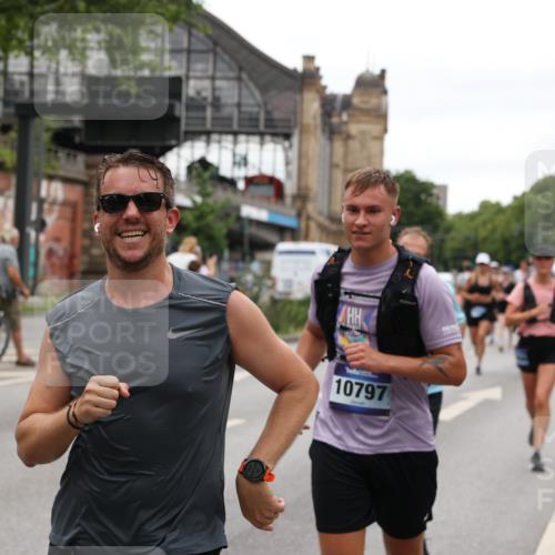 29.06.2025 - hella hamburg halbmarathon Yannick Fuchs http://msf.ph/oto/8454748 29.06.2025 10:56:12 20KM 1006, 1128, 1190, 1264, 1377, 1568, 1726, 3097, 3921, 4859, 5547, 6414, 6415, 6580, 6815, 7658, 8154, 9131, 9718, 9928, 10214, 10519, 10797, 11670, 11968, 12567, 13868, 13958, 14368, 14456, 14574, 15291, 15686, 15859, 15908, 16292, 16808, 17136, 17383, 17532, 17939, 17955, 18000, 18599, 18808, 18919, 19023 meine-sportfotos.de