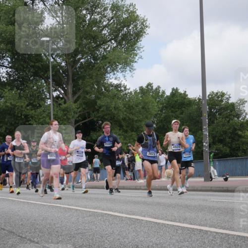 29.06.2025 - hella hamburg halbmarathon Luisa Fischer http://msf.ph/oto/8454767 29.06.2025 10:35:08 Kennedybrücke 1292, 769, 3752, 7570, 9604, 1620, 18931, 15569, 3822, 4924, 18428, 1292, 3752, 4314, 4924, 5601, 5658, 5743, 7344, 7570, 7695, 7898, 8757, 9604, 10248 meine-sportfotos.de