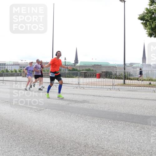 29.06.2025 - hella hamburg halbmarathon Lena Gebhardt http://msf.ph/oto/8454772 29.06.2025 10:31:16 Lombardsbrücke 16457, 5437, 1292, 1472, 1773, 1979, 2097, 2268, 2414, 2505, 2914, 3131, 4561, 4817, 5165, 5437, 5846, 5943, 6057, 6078, 6195, 6546, 6620, 6787, 7351, 7604, 7772, 8050, 8072, 8073, 8757, 9576, 10111, 10586, 10989, 11587, 11981, 11988, 12384, 12627, 13724, 14095, 14349, 14803, 15466, 15589, 15725, 16457, 16978, 17224, 17404, 17463, 17509, 17517, 17587, 17706, 17742, 17966, 19052, 19226 meine-sportfotos.de