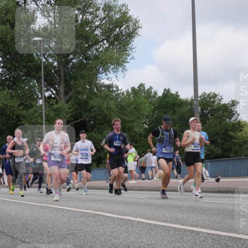 29.06.2025 - hella hamburg halbmarathon Luisa Fischer http://msf.ph/oto/8454800 29.06.2025 10:35:09 Kennedybrücke 1292, 565, 3752, 12755, 9604, 18931, 7570, 16200, 15569, 3822, 4924, 1292, 3239, 3752, 4314, 4924, 5601, 5658, 5743, 7344, 7570, 7695, 7898, 8757, 9604, 10248 meine-sportfotos.de