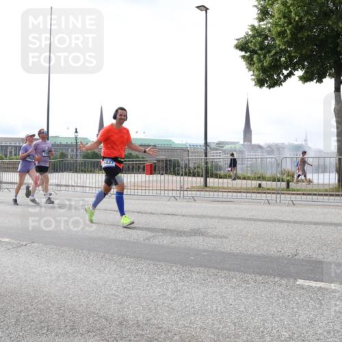 29.06.2025 - hella hamburg halbmarathon Lena Gebhardt http://msf.ph/oto/8454817 29.06.2025 10:31:17 Lombardsbrücke 9921, 1292, 1472, 1773, 1979, 2097, 2268, 2414, 2505, 2914, 3131, 4561, 4817, 5165, 5437, 5846, 5943, 6057, 6078, 6195, 6546, 6620, 6787, 7351, 7604, 7772, 8050, 8072, 8073, 8757, 9183, 9576, 10111, 10586, 10989, 11587, 11981, 11988, 12384, 12627, 13724, 14095, 14349, 14803, 15466, 15589, 15725, 16457, 16978, 17224, 17404, 17463, 17509, 17517, 17587, 17706, 17742, 17966, 19052, 19226 meine-sportfotos.de