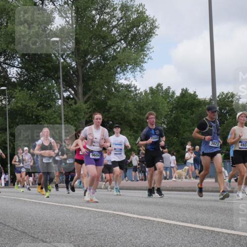 29.06.2025 - hella hamburg halbmarathon Luisa Fischer http://msf.ph/oto/8454838 29.06.2025 10:35:09 Kennedybrücke 621, 14099, 1292, 6743, 3752, 127, 7570, 9604, 1620, 18931, 15569, 3822, 4924, 1292, 3239, 3752, 4314, 4924, 5601, 5658, 5743, 7344, 7570, 7695, 7898, 8757, 9604, 10248 meine-sportfotos.de