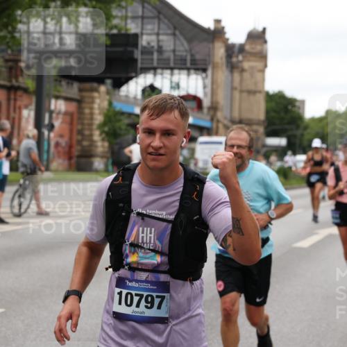 29.06.2025 - hella hamburg halbmarathon Yannick Fuchs http://msf.ph/oto/8454858 29.06.2025 10:56:12 20KM 1006, 1128, 1190, 1264, 1377, 1568, 1726, 3097, 3921, 4859, 5547, 6414, 6415, 6580, 6815, 7658, 8154, 9131, 9718, 9928, 10214, 10519, 10797, 11670, 11968, 12567, 13868, 13958, 14368, 14456, 14574, 15291, 15686, 15859, 15908, 16292, 16808, 17136, 17383, 17532, 17939, 17955, 18000, 18599, 18808, 18919, 19023 meine-sportfotos.de