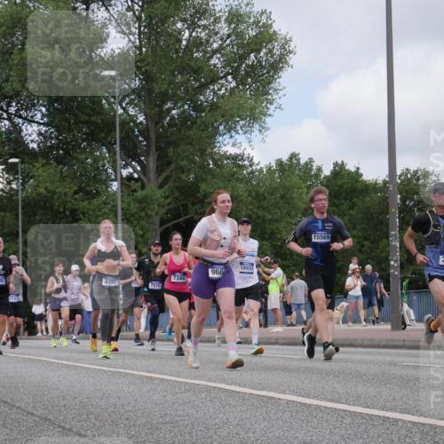 29.06.2025 - hella hamburg halbmarathon Luisa Fischer http://msf.ph/oto/8454868 29.06.2025 10:35:10 Kennedybrücke 1292, 5743, 18931, 9604, 7344, 3752, 1279, 7570, 15569, 4924, 3822, 18428, 2, 1292, 3239, 3751, 3752, 4314, 4924, 5601, 5658, 5743, 7239, 7344, 7535, 7570, 7695, 8127, 9604, 10248 meine-sportfotos.de