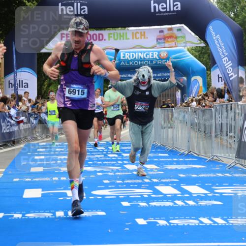 29.06.2025 - hella hamburg halbmarathon Strokosch-Dieckow http://msf.ph/oto/8454875 29.06.2025 10:36:35 Ziel 1571, 2121, 3809, 5092, 6915, 8121, 9296, 11833, 14622, 15621, 16523, 17723, 18038, 18733 meine-sportfotos.de
