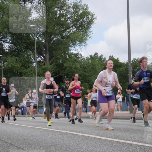 29.06.2025 - hella hamburg halbmarathon Luisa Fischer http://msf.ph/oto/8454935 29.06.2025 10:35:11 Kennedybrücke 121, 14099, 1292, 7344, 3752, 7570, 5743, 12755, 3751, 16200, 9604, 11462, 15569, 1292, 3239, 3707, 3751, 3752, 3778, 4314, 4365, 4605, 4924, 5601, 5658, 5743, 6218, 7239, 7344, 7535, 7570, 7695, 8127, 9604, 10248 meine-sportfotos.de