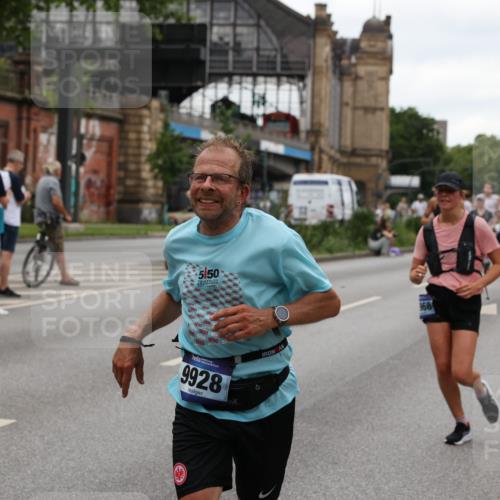 29.06.2025 - hella hamburg halbmarathon Yannick Fuchs http://msf.ph/oto/8454958 29.06.2025 10:56:13 20KM 1006, 1128, 1190, 1264, 1377, 1568, 1573, 1726, 3097, 3921, 4859, 5547, 6414, 6415, 6580, 6815, 7658, 8154, 9131, 9718, 9928, 10214, 10519, 10797, 11670, 11968, 12567, 13868, 14368, 14456, 14574, 15291, 15686, 15859, 15908, 16292, 16808, 17136, 17383, 17532, 17939, 17955, 18000, 18599, 18808, 18919, 19023 meine-sportfotos.de