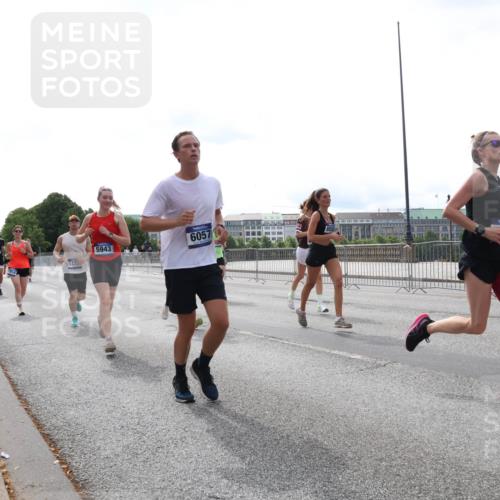 29.06.2025 - hella hamburg halbmarathon Lena Gebhardt http://msf.ph/oto/8454966 29.06.2025 10:31:18 Lombardsbrücke 143, 5943, 6057, 1292, 1773, 1979, 2097, 2268, 2414, 2914, 3131, 4561, 4817, 4953, 5165, 5437, 5846, 5943, 6057, 6078, 6195, 6546, 6573, 6620, 6787, 7351, 7604, 7772, 8050, 8072, 8073, 8757, 9183, 9576, 10111, 10240, 10586, 10989, 11587, 11981, 11988, 12384, 12627, 13724, 14095, 14349, 14803, 15466, 15589, 15725, 16457, 16978, 17224, 17404, 17463, 17509, 17517, 17587, 17706, 17742, 17966, 19052, 19226 meine-sportfotos.de