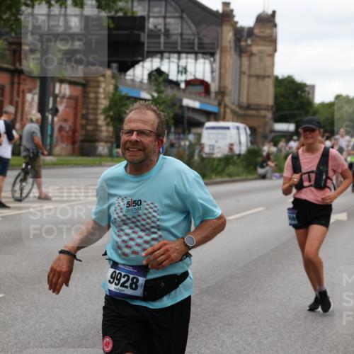 29.06.2025 - hella hamburg halbmarathon Yannick Fuchs http://msf.ph/oto/8454993 29.06.2025 10:56:13 20KM 1006, 1128, 1190, 1264, 1377, 1568, 1573, 1726, 3097, 3921, 4859, 5547, 6414, 6415, 6580, 6815, 7658, 8154, 9131, 9718, 9928, 10214, 10519, 10797, 11670, 11968, 12567, 13868, 14368, 14456, 14574, 15291, 15686, 15859, 15908, 16292, 16808, 17136, 17383, 17532, 17939, 17955, 18000, 18599, 18808, 18919, 19023 meine-sportfotos.de