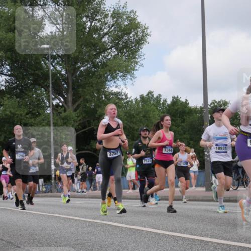 29.06.2025 - hella hamburg halbmarathon Luisa Fischer http://msf.ph/oto/8455003 29.06.2025 10:35:11 Kennedybrücke 14099, 1292, 5743, 5651, 3752, 7570, 7344, 16200, 18931, 9604, 11462, 1292, 3239, 3707, 3751, 3752, 3778, 4314, 4365, 4605, 4924, 5601, 5658, 5743, 6218, 7239, 7344, 7535, 7570, 7695, 8127, 9604, 10248 meine-sportfotos.de