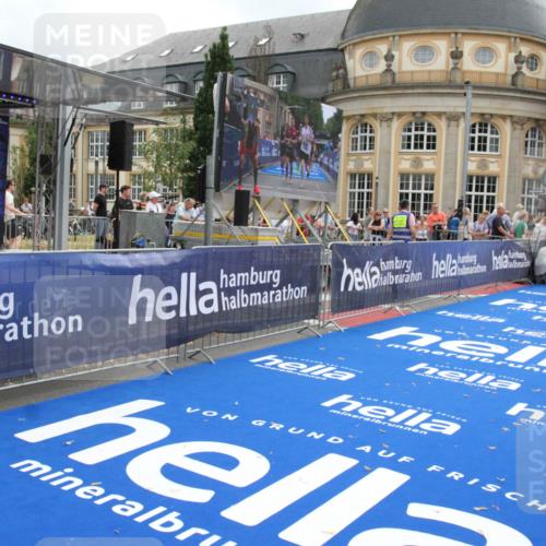 29.06.2025 - hella hamburg halbmarathon Michael Strokosch http://msf.ph/oto/8455014 29.06.2025 10:31:15 Ziel 3201, 10017, 10298, 10929, 11857, 12232, 13754, 14450, 18177, 19042 meine-sportfotos.de
