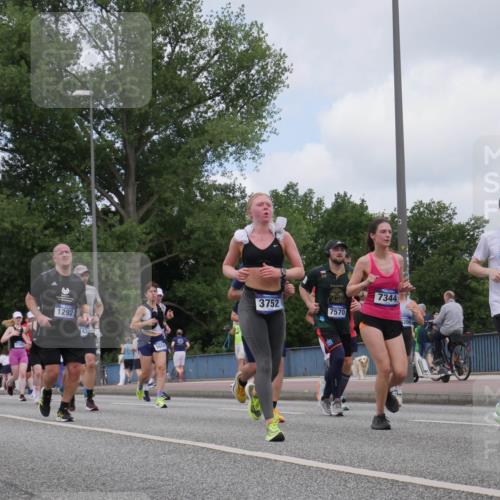 29.06.2025 - hella hamburg halbmarathon Luisa Fischer http://msf.ph/oto/8455036 29.06.2025 10:35:12 Kennedybrücke 19214, 14099, 1292, 5658, 3, 7344, 3752, 7570, 6200, 2015, 18931, 1292, 3239, 3707, 3751, 3752, 3778, 4314, 4365, 4605, 4924, 5601, 5658, 5743, 6218, 7239, 7344, 7535, 7570, 7695, 8072, 8073, 8124, 8127, 9604, 10248 meine-sportfotos.de