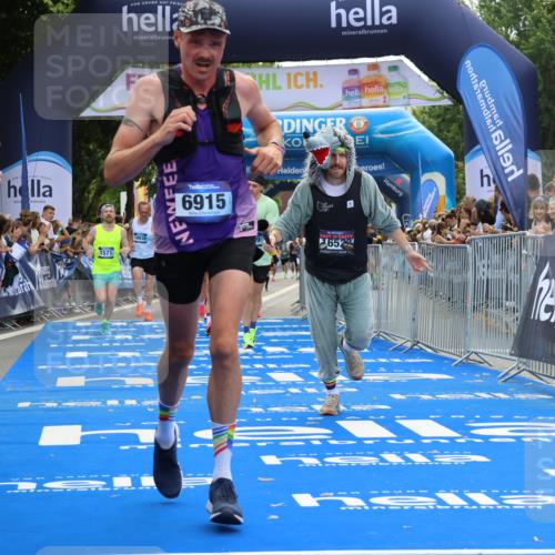 29.06.2025 - hella hamburg halbmarathon Strokosch-Dieckow http://msf.ph/oto/8455083 29.06.2025 10:36:35 Ziel 1571, 2121, 3809, 5092, 6915, 8121, 9296, 11833, 14622, 15621, 16523, 17723, 18038, 18733 meine-sportfotos.de