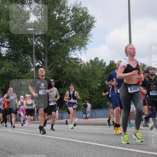 29.06.2025 - hella hamburg halbmarathon Luisa Fischer http://msf.ph/oto/8455097 29.06.2025 10:35:13 Kennedybrücke 14191, 19214, 14099, 1292, 1749, 10248, 5743, 5658, 3752, 7570, 16200, 734, 1292, 2349, 3239, 3707, 3751, 3752, 3778, 4314, 4365, 4605, 4924, 5601, 5658, 5743, 6218, 7239, 7344, 7535, 7570, 7695, 8072, 8073, 8124, 8127, 9604, 10248 meine-sportfotos.de