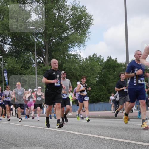 29.06.2025 - hella hamburg halbmarathon Luisa Fischer http://msf.ph/oto/8455127 29.06.2025 10:35:13 Kennedybrücke 5743, 5658, 7699, 3752, 1292, 2349, 3239, 3707, 3751, 3752, 3778, 4314, 4365, 4605, 4924, 5601, 5658, 5743, 6218, 7239, 7344, 7535, 7570, 7695, 8072, 8073, 8124, 8127, 9604, 10248 meine-sportfotos.de