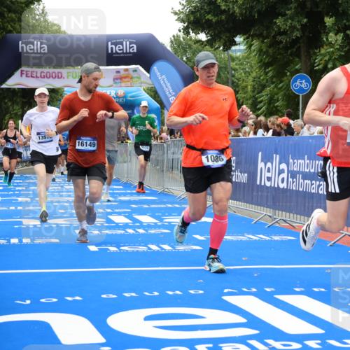 29.06.2025 - hella hamburg halbmarathon Strokosch-Dieckow http://msf.ph/oto/8455128 29.06.2025 10:48:03 Ziel 1086, 1604, 1613, 1914, 4324, 4528, 4601, 4711, 5022, 6377, 9544, 9626, 9638, 12706, 12724, 12747, 12808, 13570, 14192, 15973, 16094, 16149, 16269, 16766, 18206, 18922, 19198 meine-sportfotos.de
