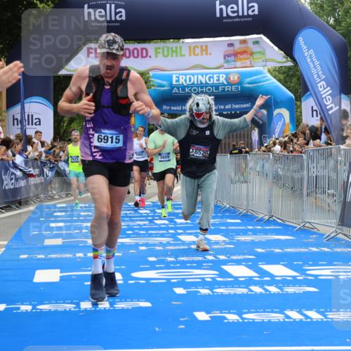 29.06.2025 - hella hamburg halbmarathon Strokosch-Dieckow http://msf.ph/oto/8455200 29.06.2025 10:36:35 Ziel 1571, 2121, 3809, 5092, 6915, 8121, 9296, 11833, 14622, 15621, 16523, 17723, 18038, 18733 meine-sportfotos.de