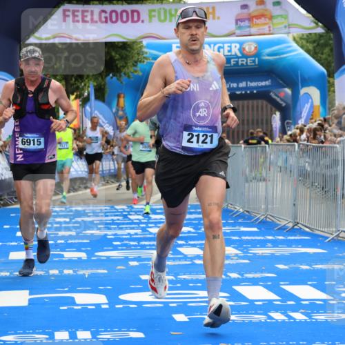 29.06.2025 - hella hamburg halbmarathon Strokosch-Dieckow http://msf.ph/oto/8455235 29.06.2025 10:36:34 Ziel 1571, 2121, 3809, 5092, 6915, 8121, 9296, 10680, 11833, 14622, 16523, 17723, 18038, 18733 meine-sportfotos.de