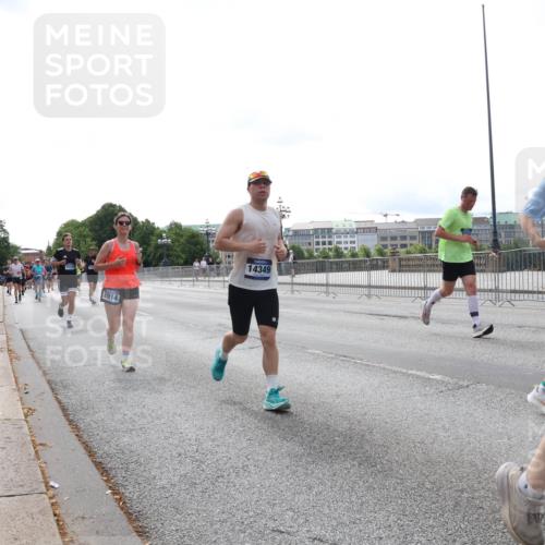 29.06.2025 - hella hamburg halbmarathon Lena Gebhardt http://msf.ph/oto/8455241 29.06.2025 10:31:19 Lombardsbrücke 15725, 2914, 14349, 1292, 1773, 1979, 2097, 2268, 2414, 2914, 3131, 4561, 4817, 4953, 5165, 5437, 5846, 5943, 6057, 6078, 6195, 6546, 6573, 6620, 6787, 7351, 7604, 7772, 8050, 8072, 8073, 8757, 9183, 9576, 10111, 10240, 10586, 10989, 11587, 11981, 11988, 12384, 12627, 13724, 14095, 14349, 14803, 15466, 15589, 15725, 16457, 16978, 17224, 17404, 17463, 17509, 17517, 17587, 17706, 17742, 17966, 19052, 19226 meine-sportfotos.de