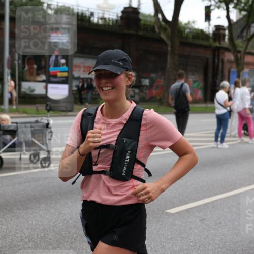 29.06.2025 - hella hamburg halbmarathon Yannick Fuchs http://msf.ph/oto/8455244 29.06.2025 10:56:15 20KM 1006, 1128, 1264, 1377, 1568, 1573, 1726, 3921, 4859, 5547, 6414, 6415, 6580, 6815, 7658, 8154, 9131, 9718, 9928, 10214, 10519, 10797, 11670, 11968, 12156, 12567, 13498, 13868, 14368, 14456, 14574, 15291, 15686, 15859, 16292, 16808, 17136, 17383, 17532, 17939, 17955, 18000, 18599, 18919, 19023 meine-sportfotos.de